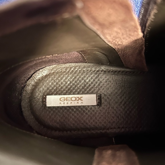 Geox, 39 1/2, size 9 womans, brown short boot, side zippers, flat,worn once, - Picture 2 of 8